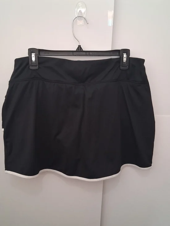 BCG Black Skort with White Trim Size Large - Picture 2 of 8